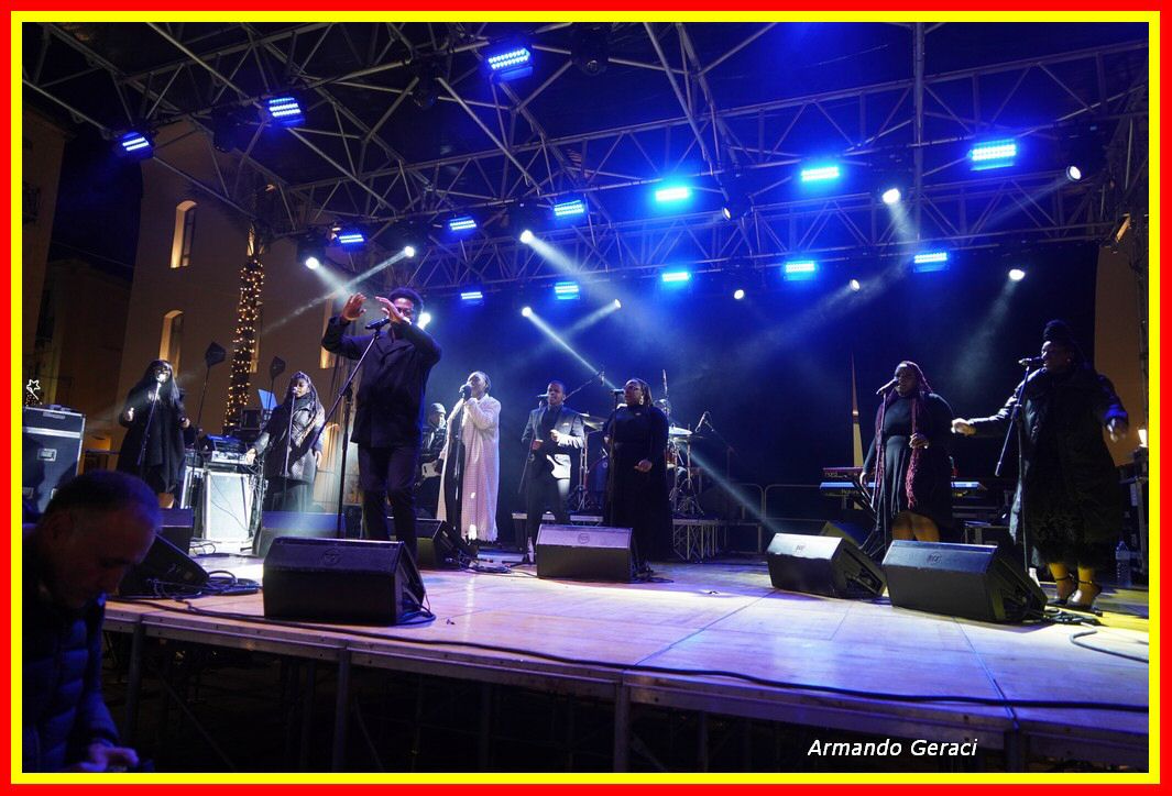 221229_Gospel_Piazza_Duomoi_039.jpg