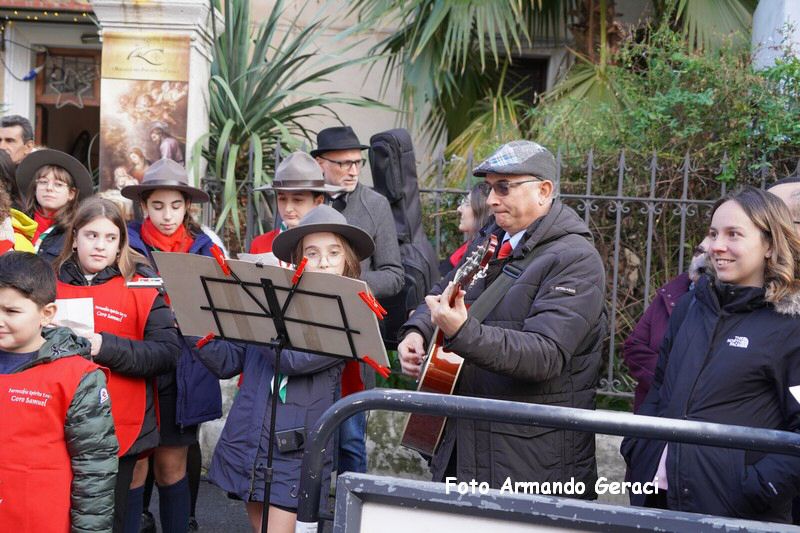 241208_Omaggio_Floreale_a_Maria_050.JPG