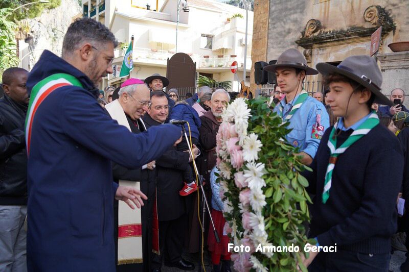 241208_Omaggio_Floreale_a_Maria_073.JPG