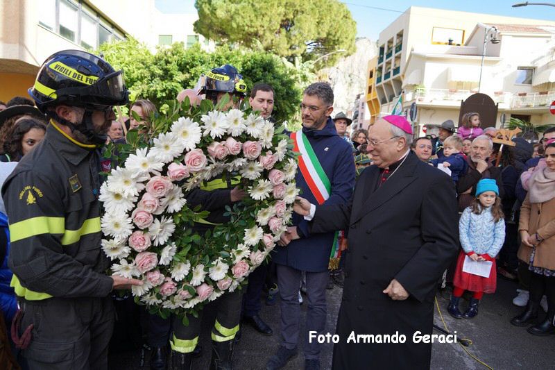 241208_Omaggio_Floreale_a_Maria_081.JPG